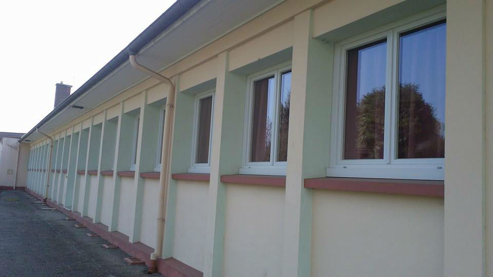 Remplacement fenêtre de l'école primaire de Montmorot